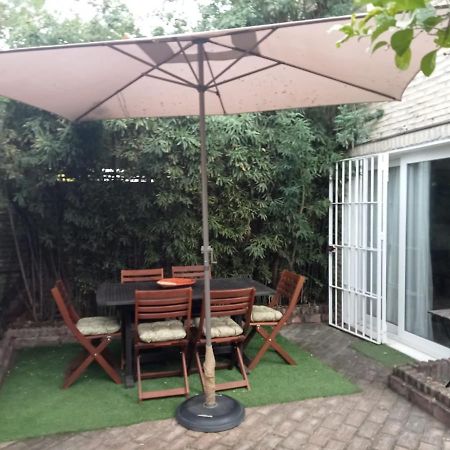Dormir Entre Limones, Casa De Invitados En Vivienda Familiar Dos Hermanas Exterior foto